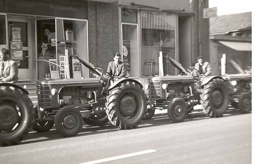 Tracteur à la gare