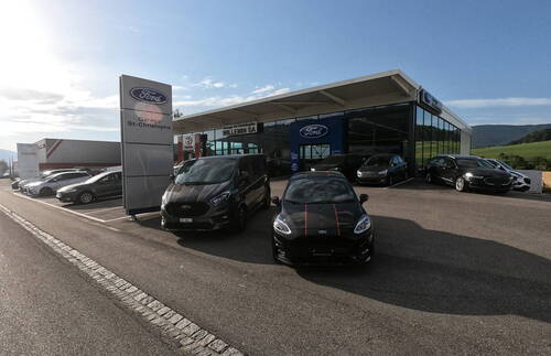 Vitrine Ford Garage St-Christophe