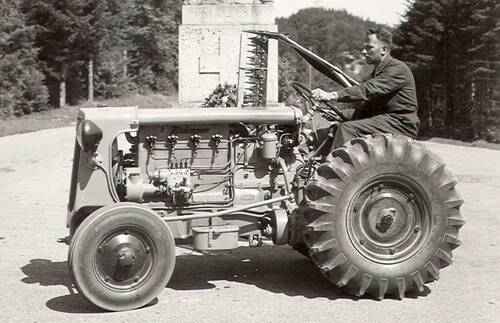 Albert sur un tracteur